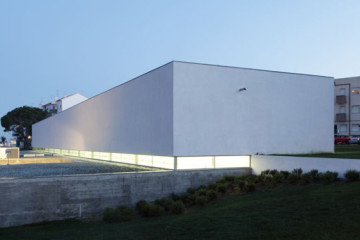 Community Center by Pedro Mendes Arquitectos