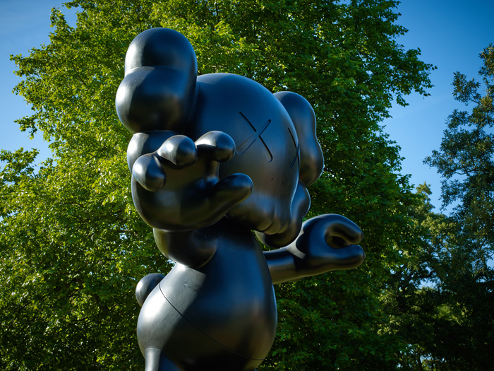 kaws-final-days-2013-galerie-perrotin_35547143452_o_web